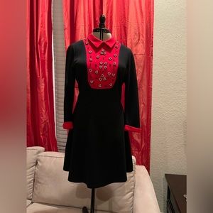 Black dress with appliquéd bib and Peter Pan collar XL